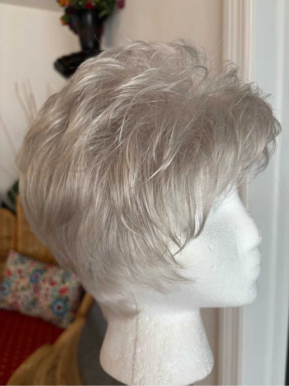 RAQUEL WELCH Short Synthetic Pixie Cut Wig! Light Pearl Silver. New. Never worn
